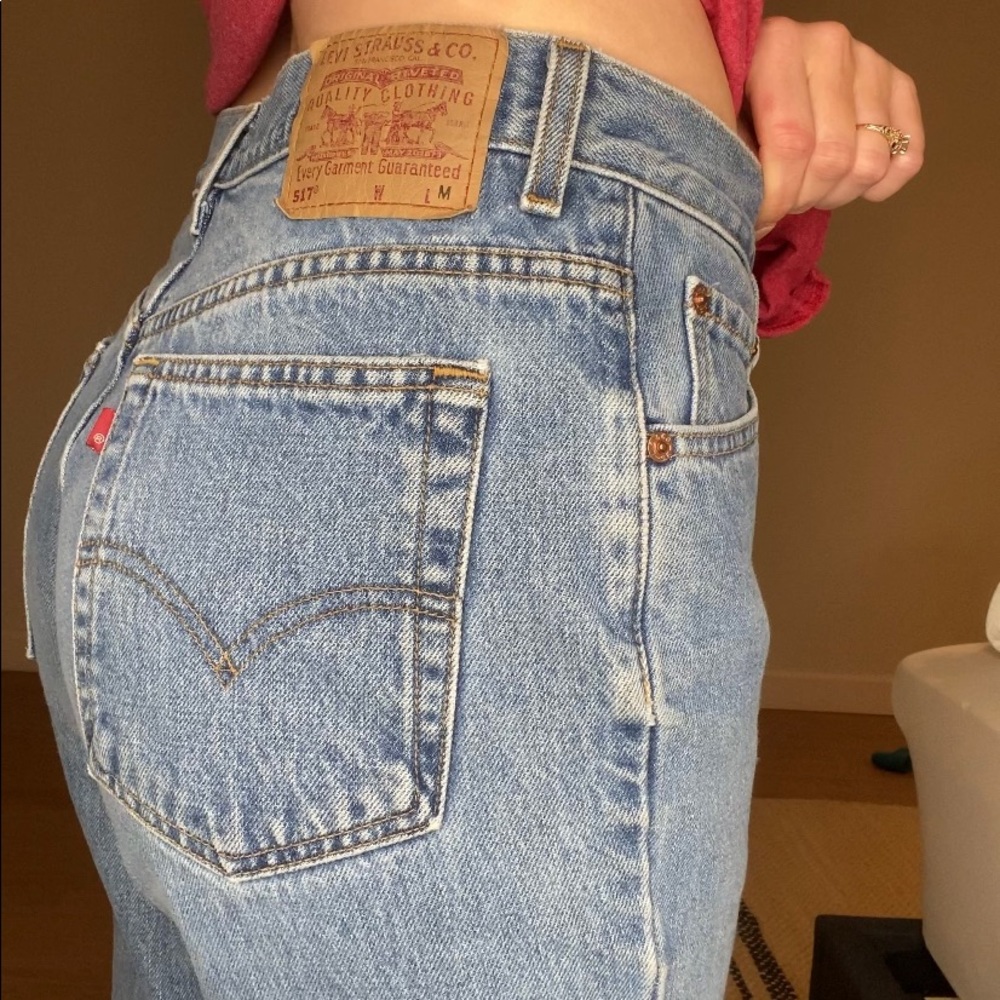 Levi Jeans • Slight Flare